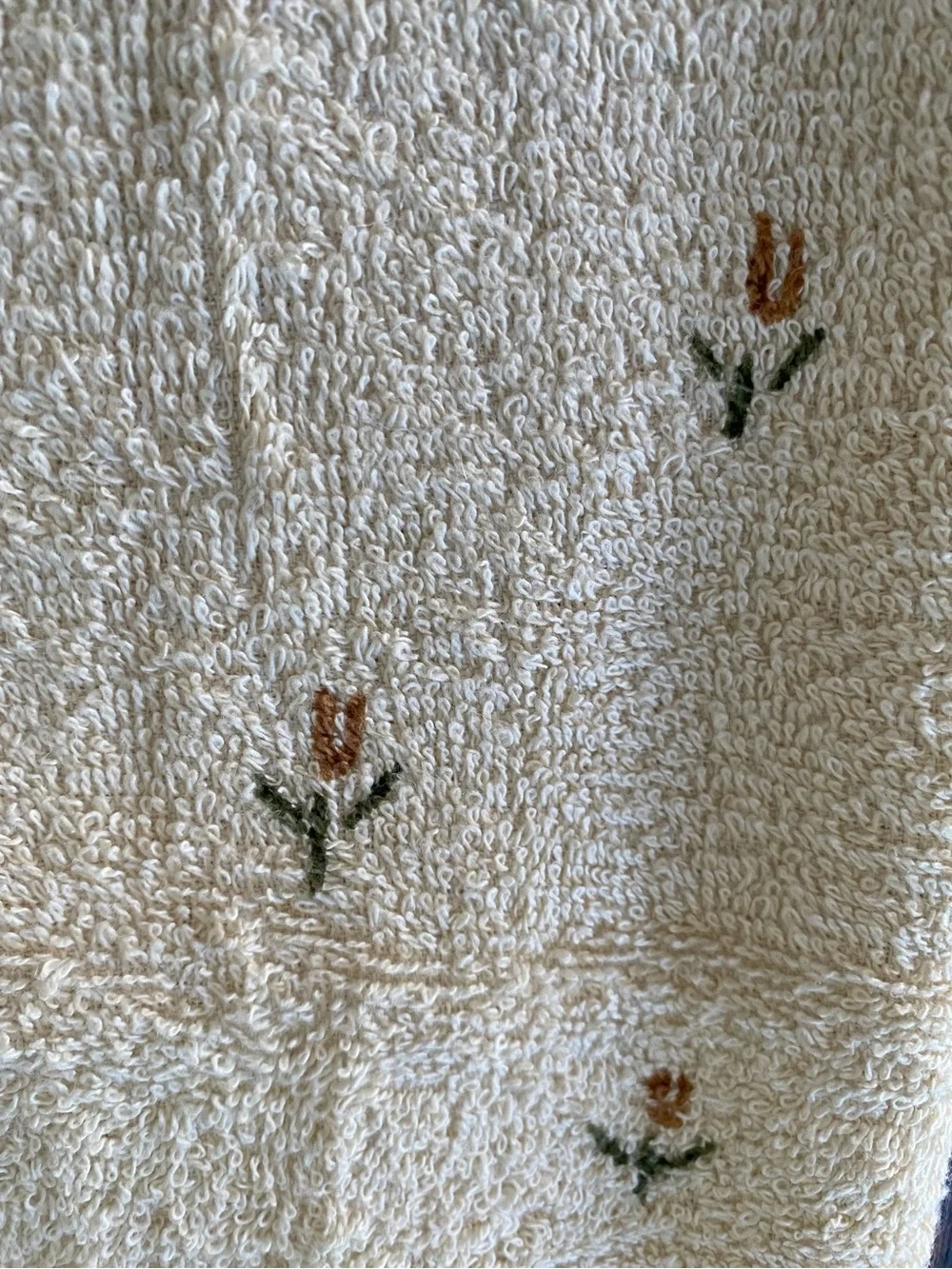 Vintage 1980s St Mary’s Fieldcrest Beige Brown Floral Tulip Bathroom Towel